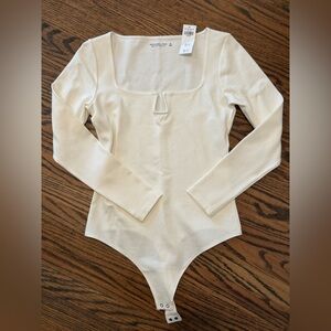 NWT - Abercrombie Cream Ponte Notch-Neck Long Sleeve Bodysuit Size Medium
